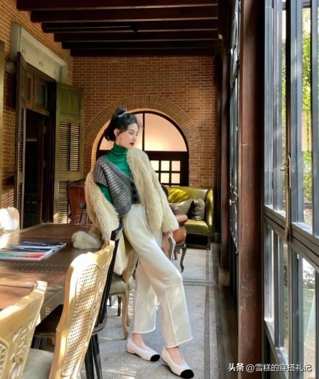 短靴已经失宠了！今年流行“毛毛鞋”，搭阔腿裤，简直是天生一对