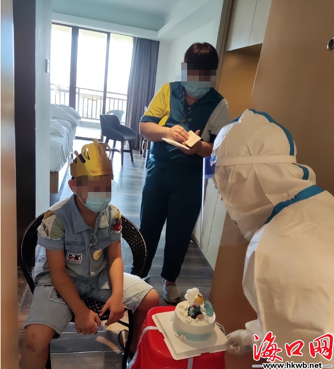 隔离不隔爱海口秀英区暖心“大白”给小朋友送生日惊喜［图］