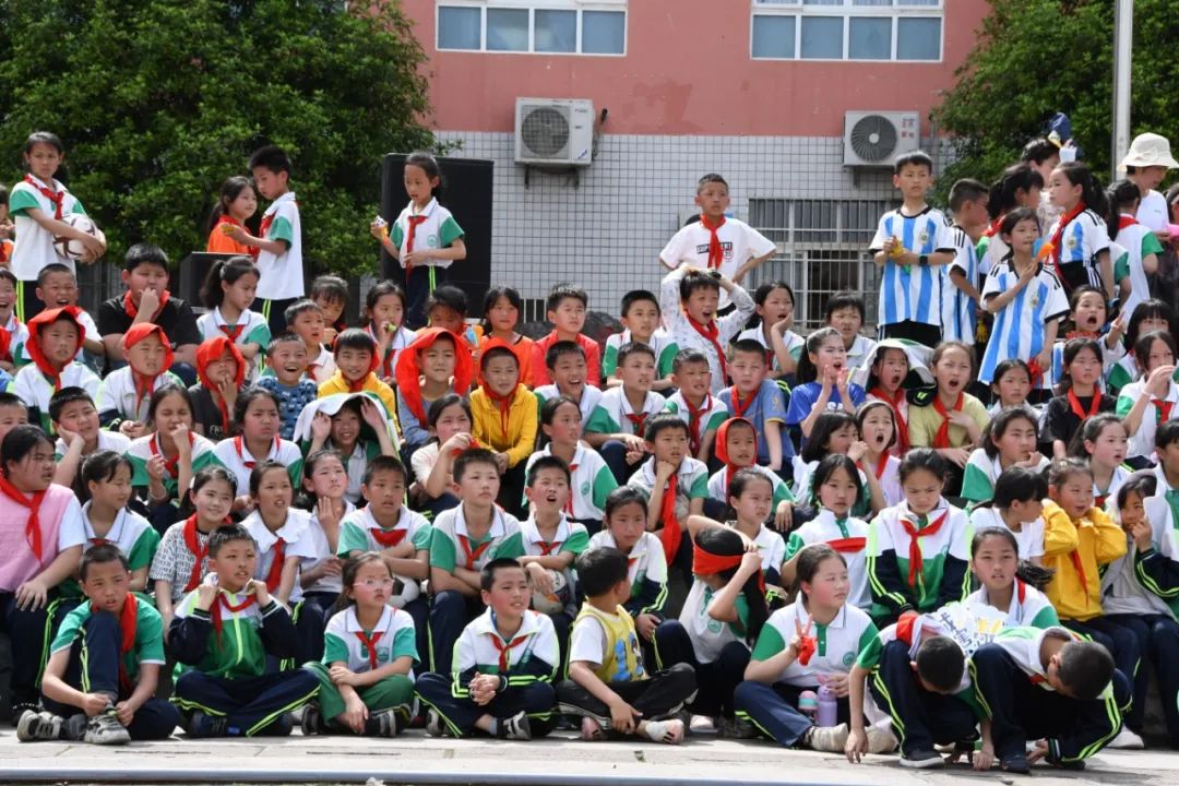余庆城关一小学校,余庆县一年级小学生