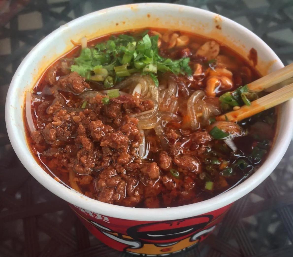 重庆正宗又辣又香的酸辣粉,天下第一香酸辣粉