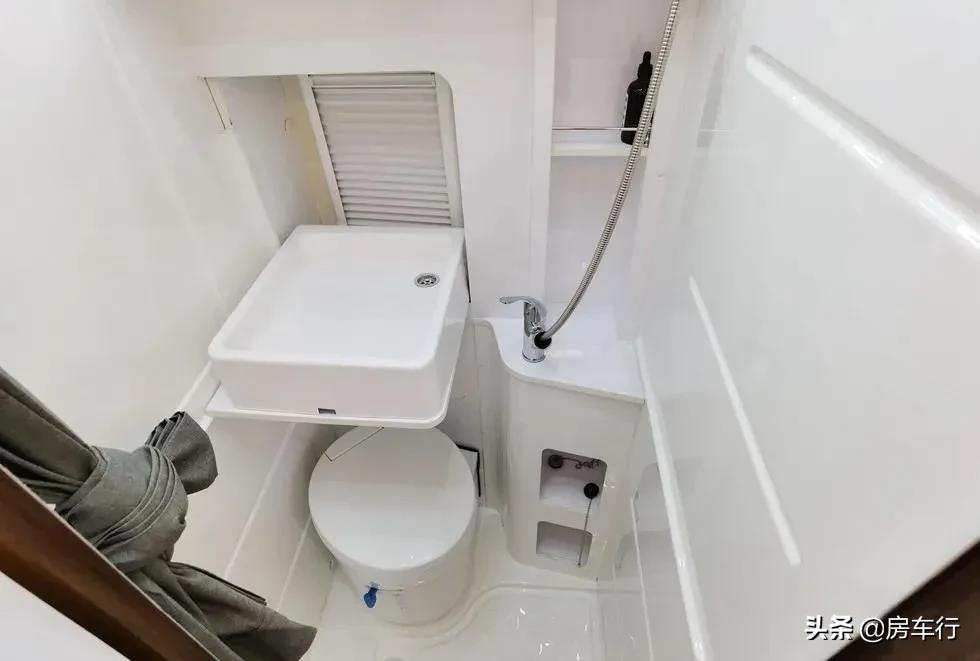 13万b型房车有几款可选,大通旅行家v90房车2021年