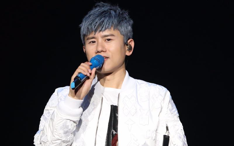 高音王子张杰,华语乐坛公认的Live王,却被质疑唱功不如华晨宇
