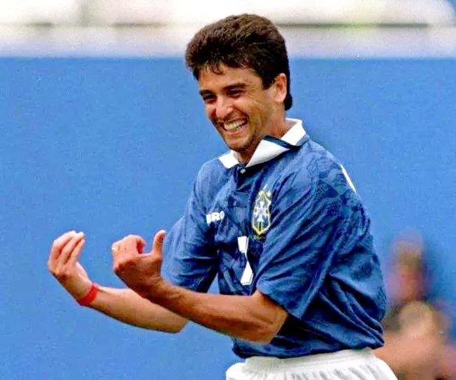 足球进球标志性庆祝动作,迪马利亚进球庆祝动作有哪些