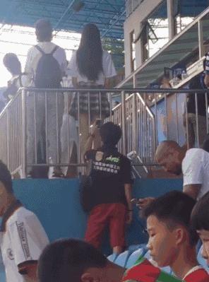 裙底*拍偷**已成产业链：*拍偷**摄影师自称“大师”带徒弟，会员说暗语