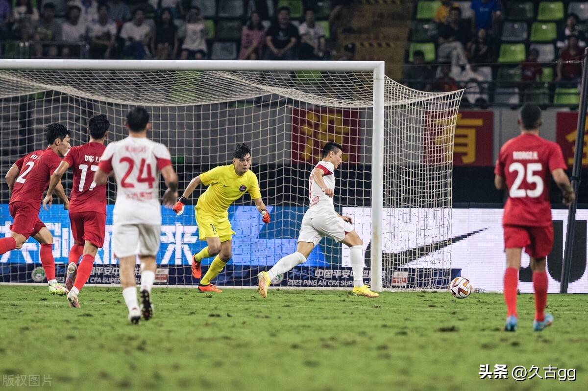 哈维尔赛后遭记者怒问,哈维尔向球迷道歉视频