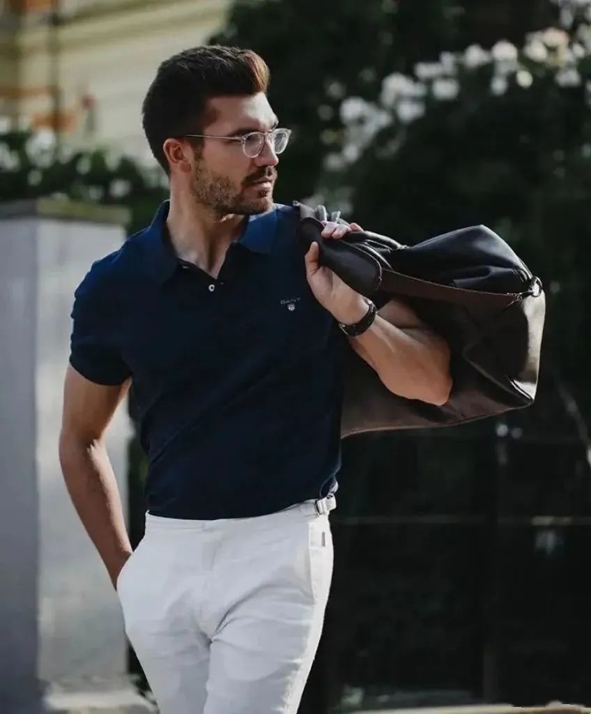 男士夏季黑色polo衫搭配什么裤子,男士夏天黑色polo衫搭配什么裤子