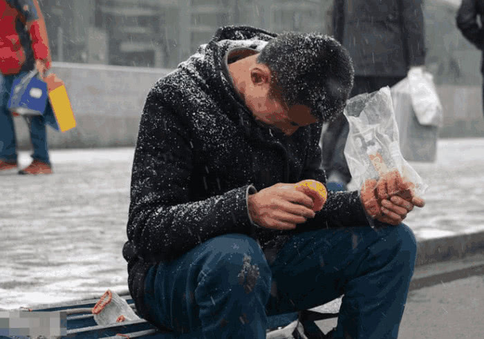 学历贬值中年提升学历毫无意义,学历贬值出路在哪