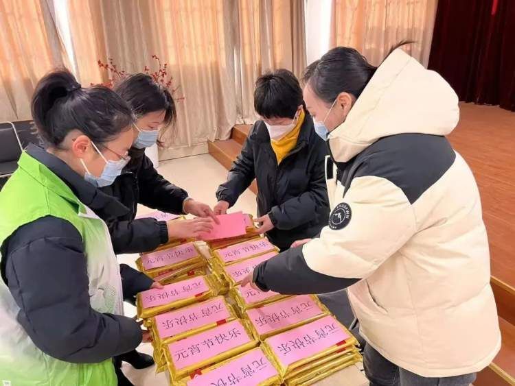 猜灯谜赢花灯趣味闹元宵,元宵节当然少不了做花灯猜灯谜