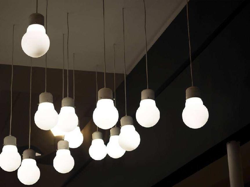 节能灯为什么亮度一调暗就闪,节能灯关闭后还是微微亮怎么解决