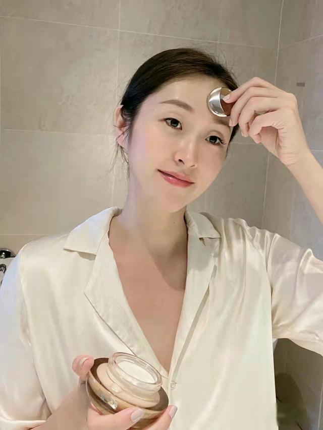 35岁以上女性如何摆脱大妈感,40岁大妈如何护肤