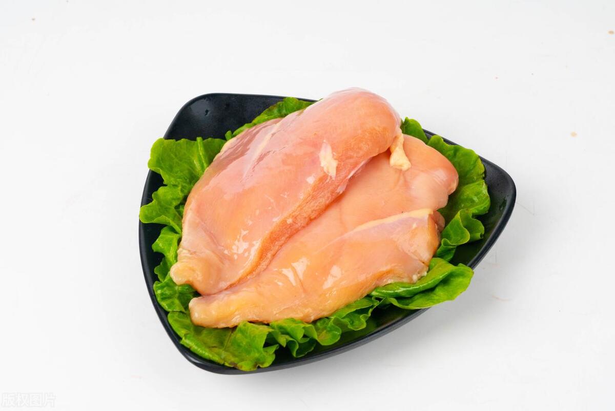 女孩被继父长期虐待,蛋白质摄入不足,哪些食物可以补充蛋白质?