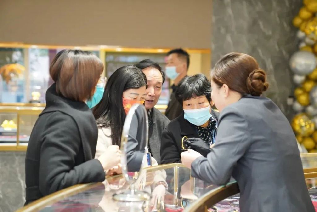 买钻戒记住这几点轻松省下蜜月钱,史上最全的挑选钻戒攻略