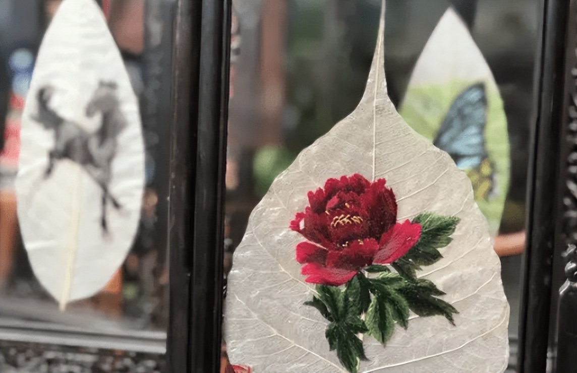 她用一片叶子，反手能卖7000元，在国外每年赚900万