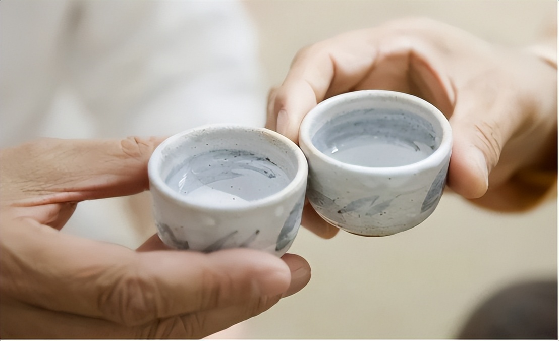 黄盖玻汾与红盖哪个贵些,黄盖玻汾和红盖玻汾哪个好喝知乎