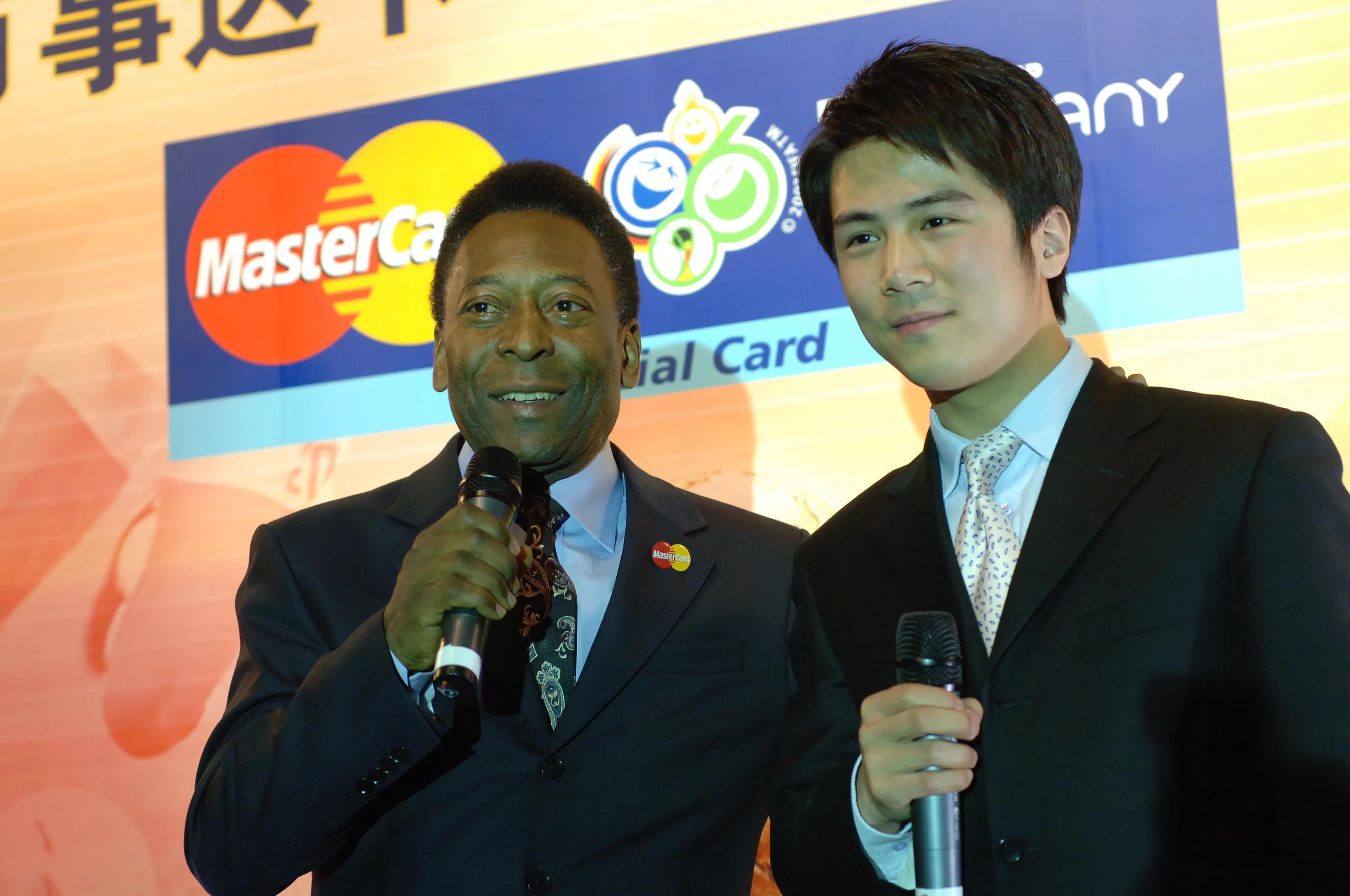 贝利拯救了巴西足球吗,贝利安慰内马尔