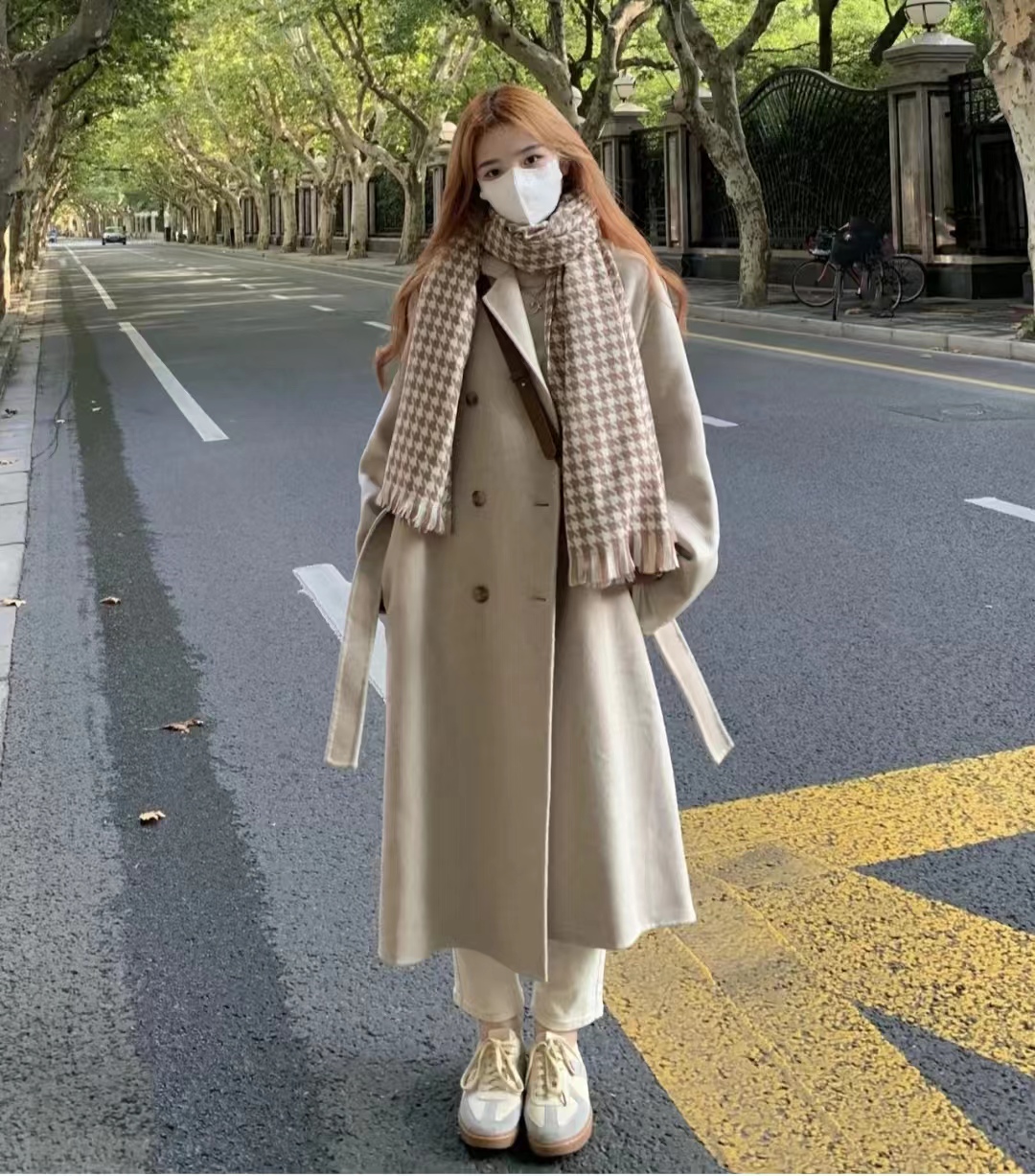 燕麦色大衣内搭什么颜色毛衣,燕麦色大衣高级穿搭图片