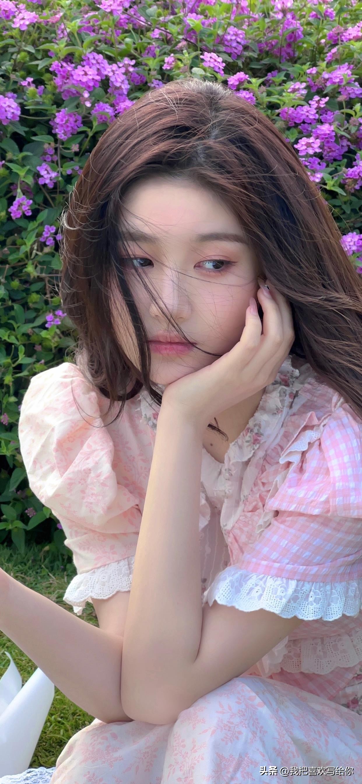 暗恋文推荐：我不会试图摘月，我要月亮奔我而来