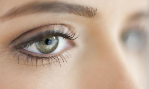 睫毛短，如何增长睫毛？只需一招，让你睫毛增长变密