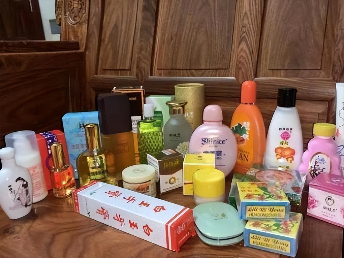 包装巨丑但是好吃的国货零食,包装太丑惨遭嫌弃的三大良心国货