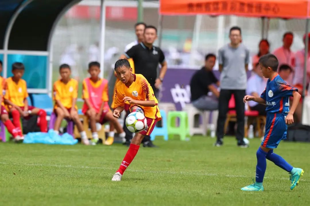 公安部定点帮扶的足球队，赢了！