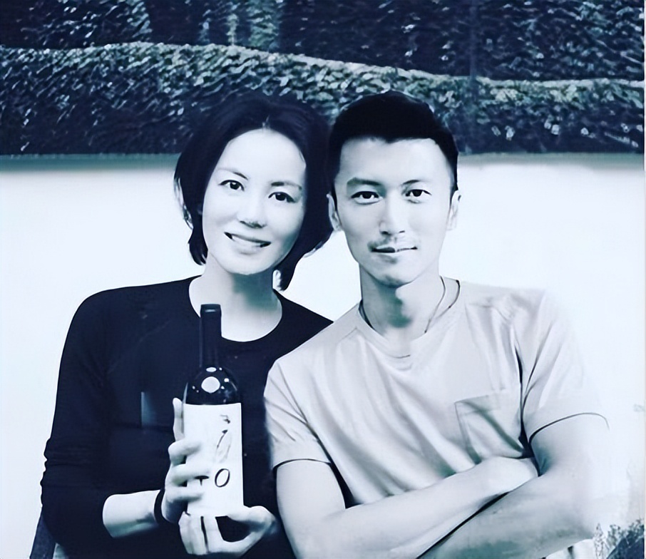 谢霆锋出道当歌手的时候,谢霆锋出道就做主角吗