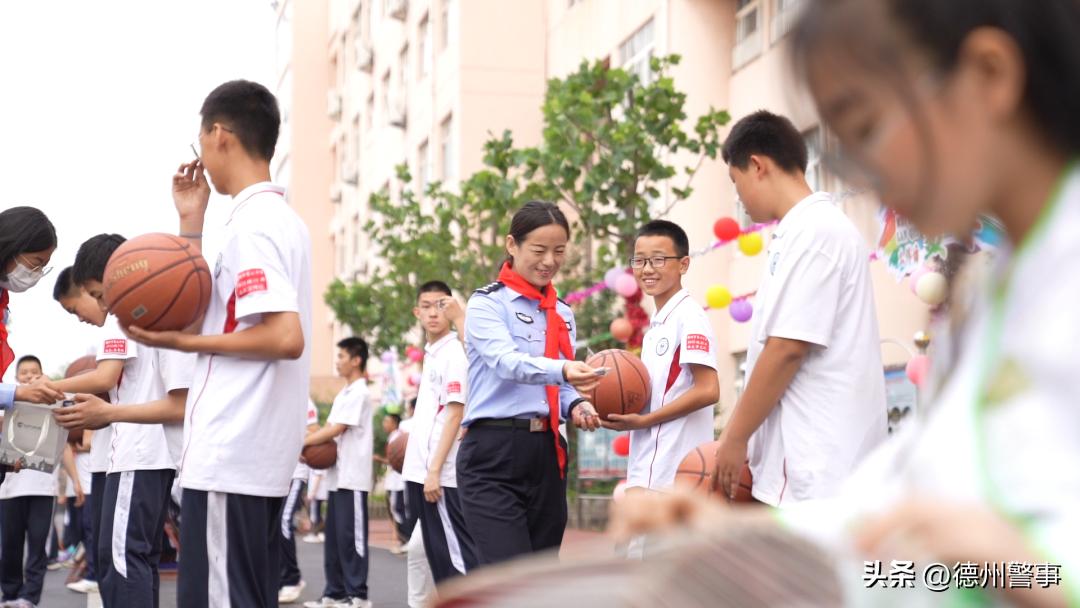 跟着警察去抓酒驾,跟着警察叔叔去出警