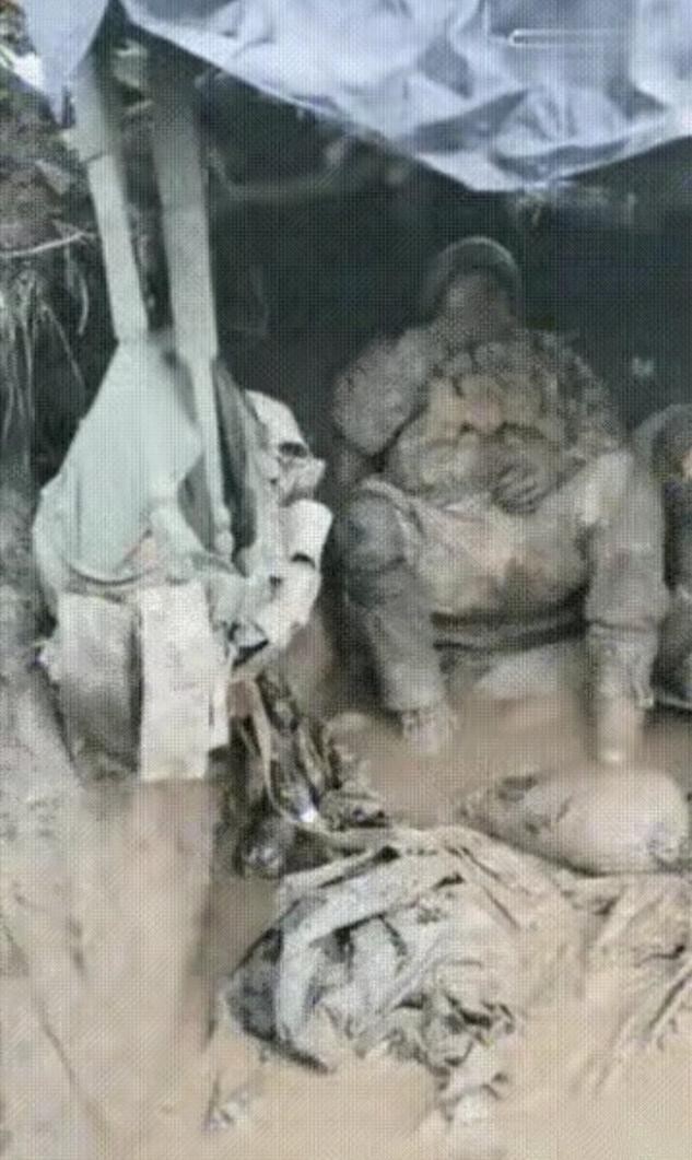 乌军大冬天睡在泥坑里，有人截肢，有人睡梦中就死了