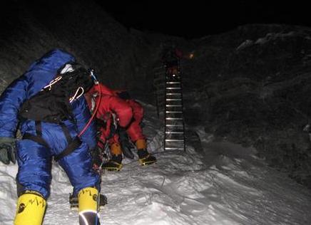 从截肢患癌到比肩姚明,还被吴京拍成电影,他是中国最牛的老头?