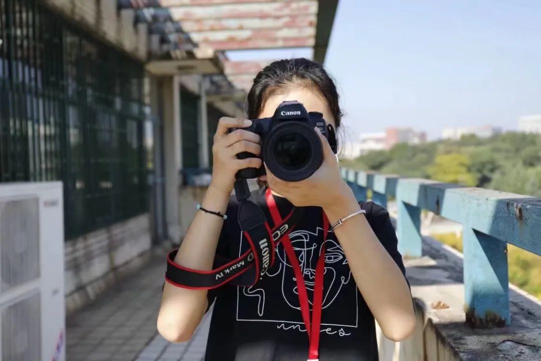 工作两年了还可以转行新媒体吗,新媒体找工作应该往哪方面找