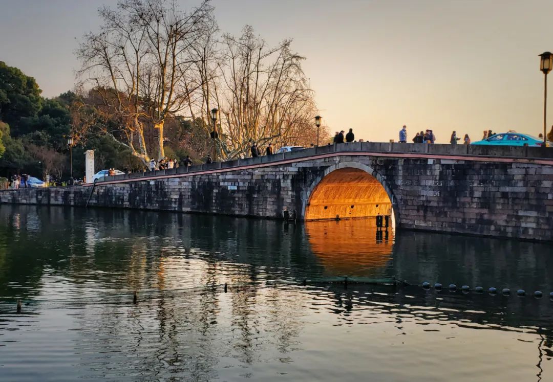 租金67元每平方商铺值多少钱每平,西湖边小店租金280万