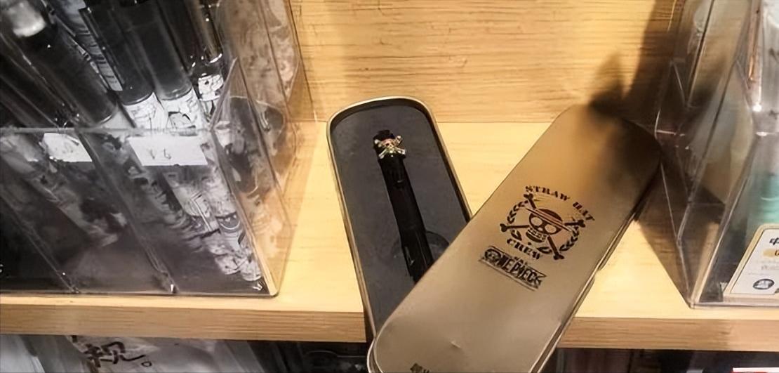 新学期文具一支中性笔售55元,文具刺客一支中性笔售55元