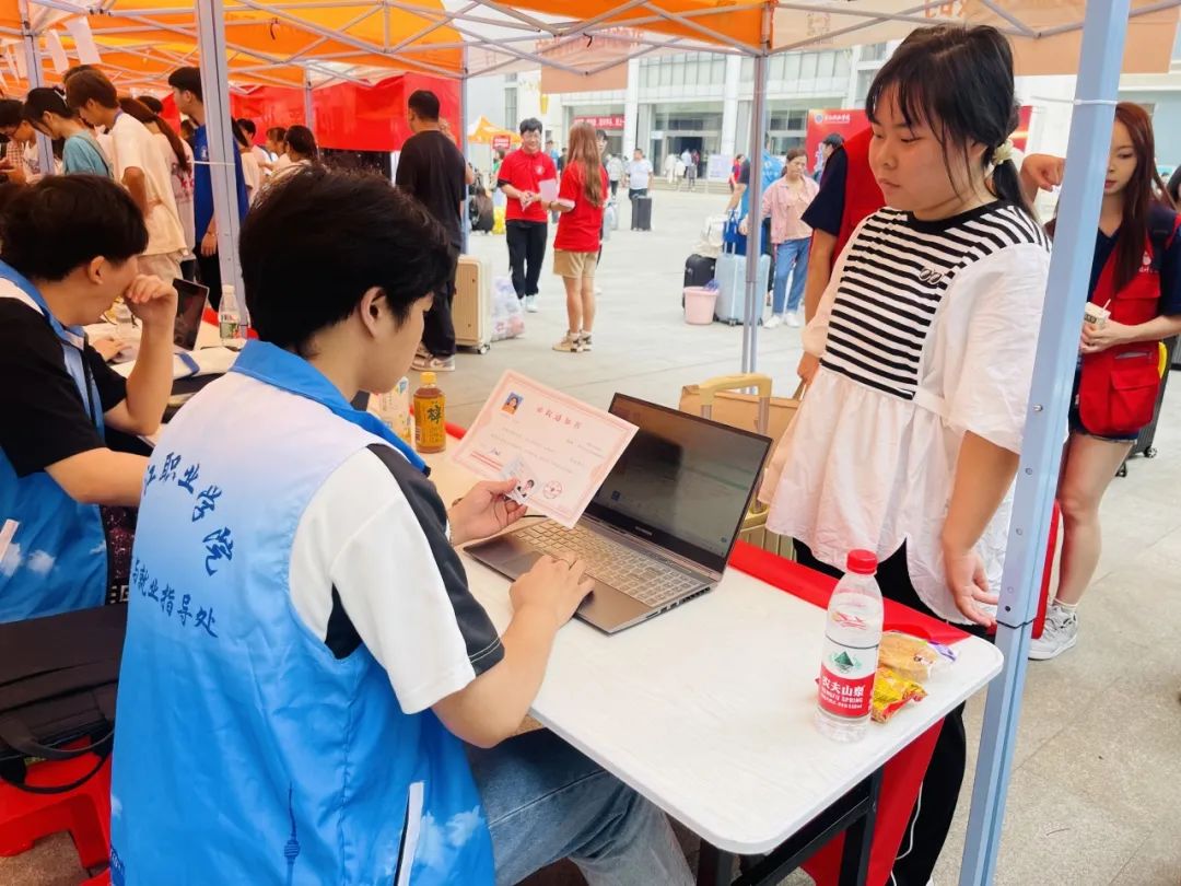 满“新”欢喜！长江职业学院喜迎2023新生！