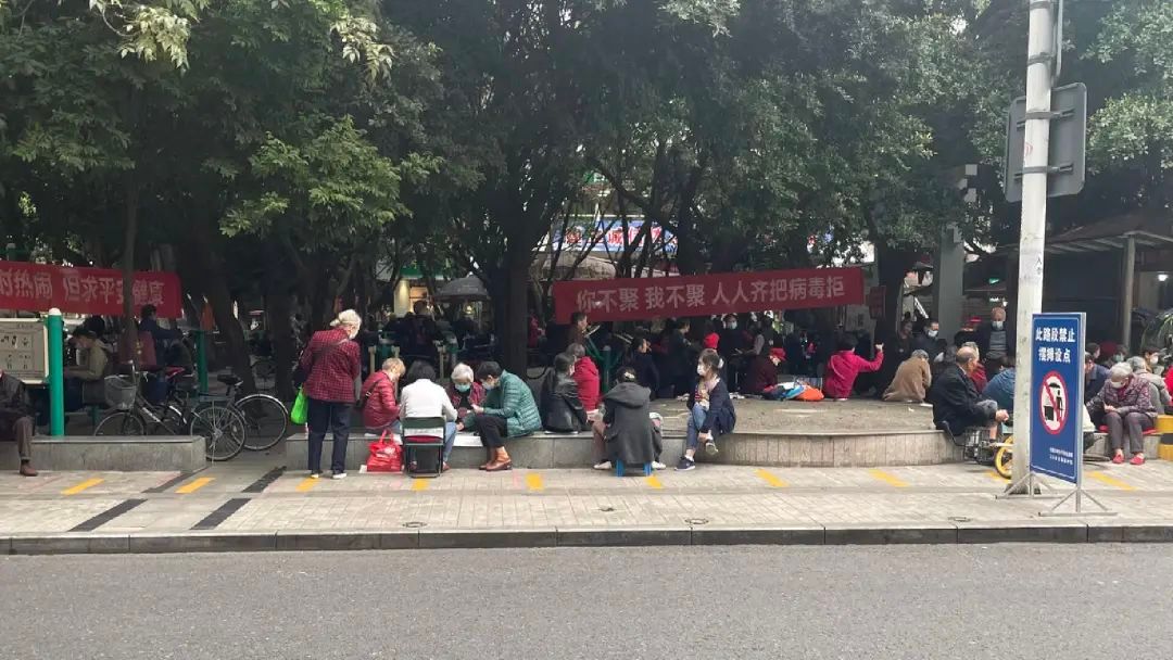 政治性抑郁了，沙龙和书店是解药吗？