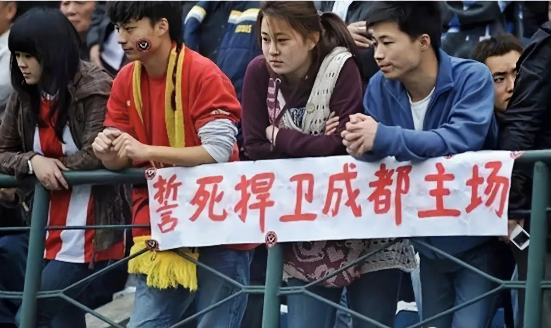 中后卫魏群,足球球员魏群