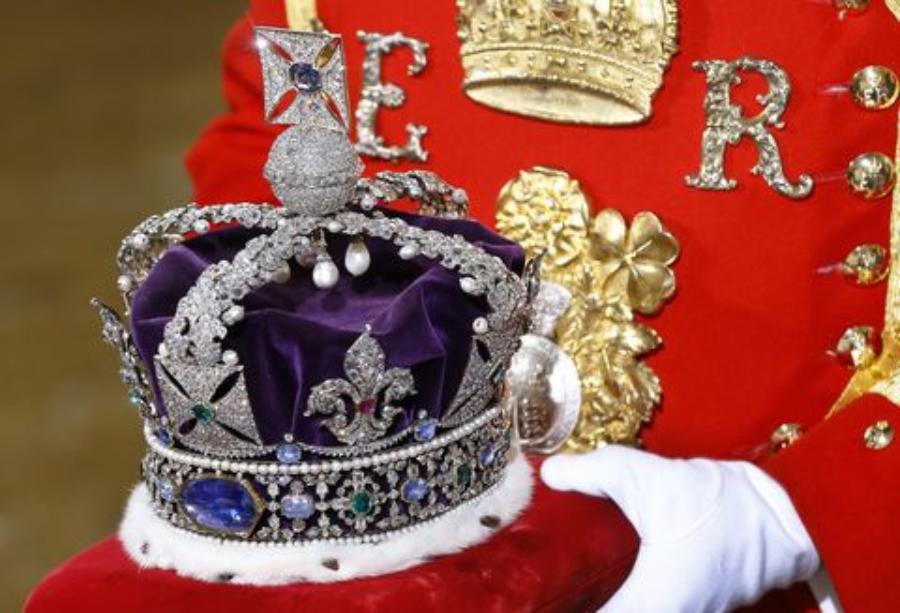 英国女王下葬时只戴二件珠宝,英国女王王冠会下葬吗