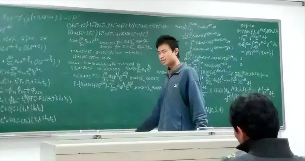 韦神走路姿势模仿,韦神走路有什么问题