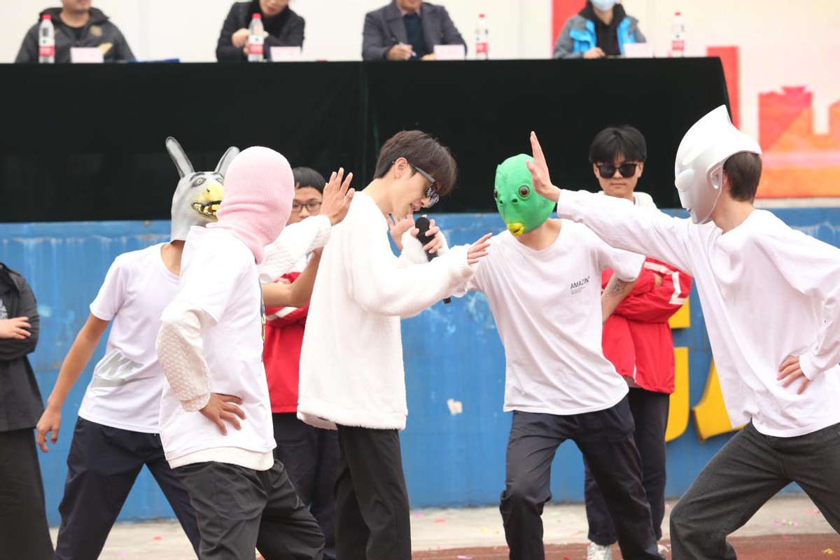 超燃超好看!四川这所中职运动会开幕式成大型cosplay现场?