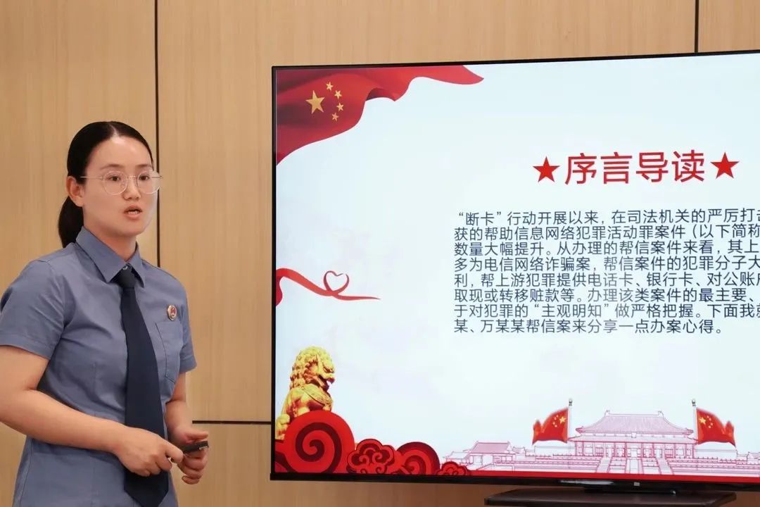 黑老大和小弟对立,黑老大和小弟谈生意