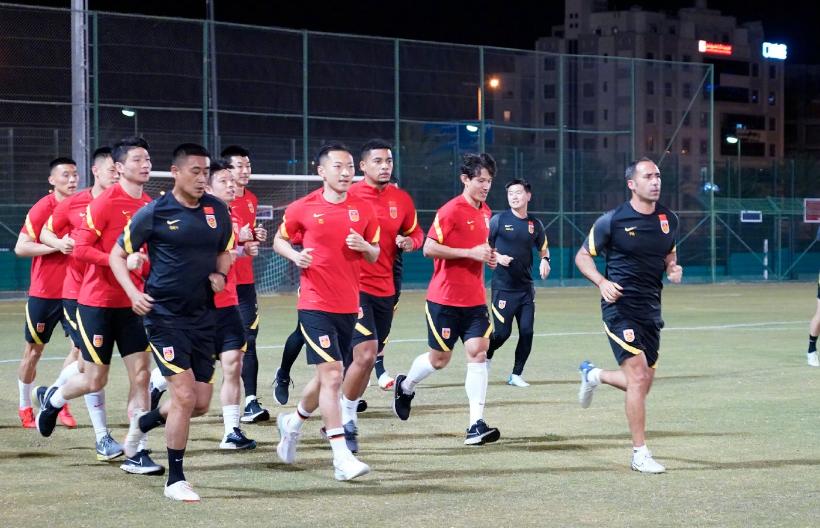 日本名帅：中国足球人口太少，踢得起球的基本上都是有钱人的孩子