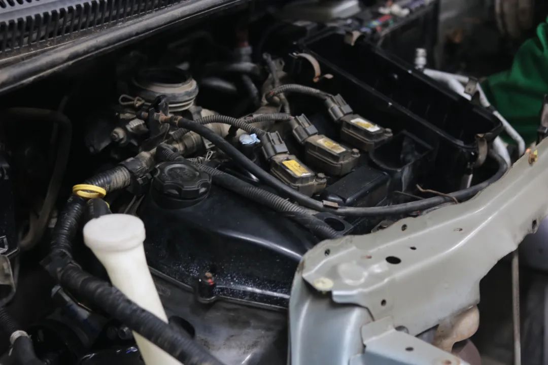 2010款比亚迪f0翻新案例,比亚迪f0全车翻新喷漆多少钱