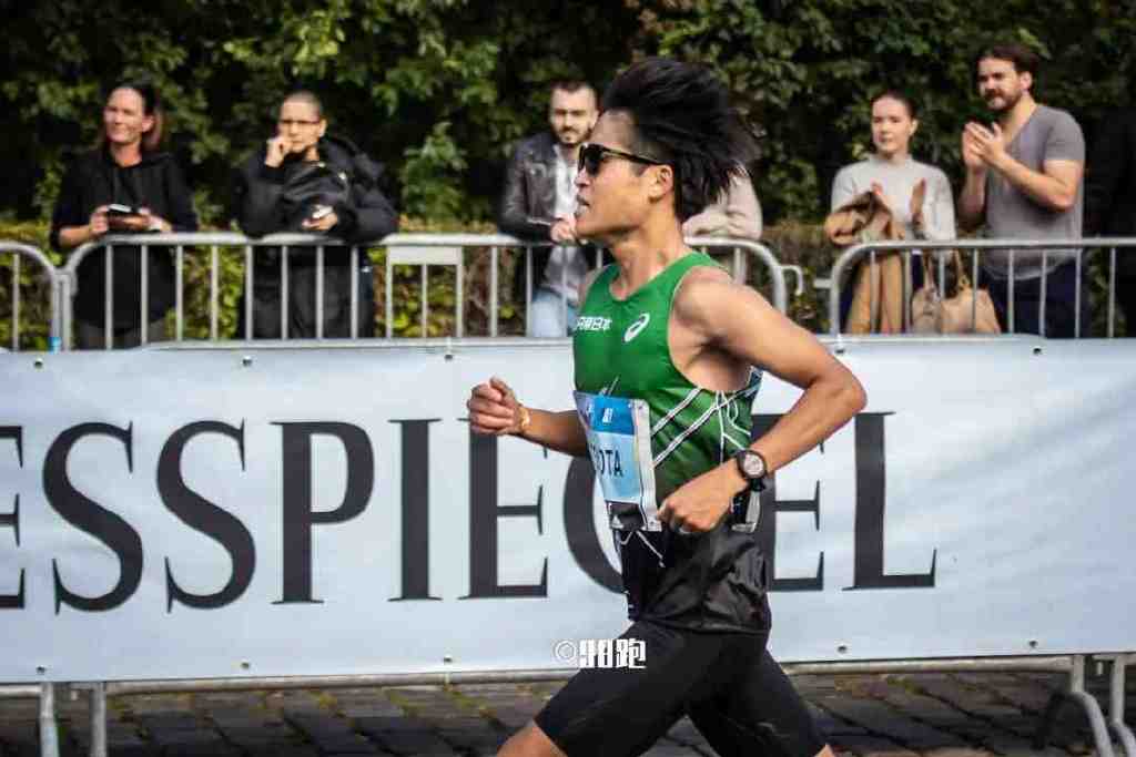 柏林马拉松基普乔格视频,基普乔格神人