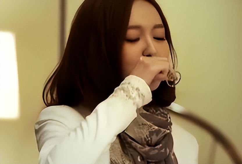 资本弃子唐嫣：获罗晋宠爱用四万手机壳，穿假货得罪苏芒遭封杀