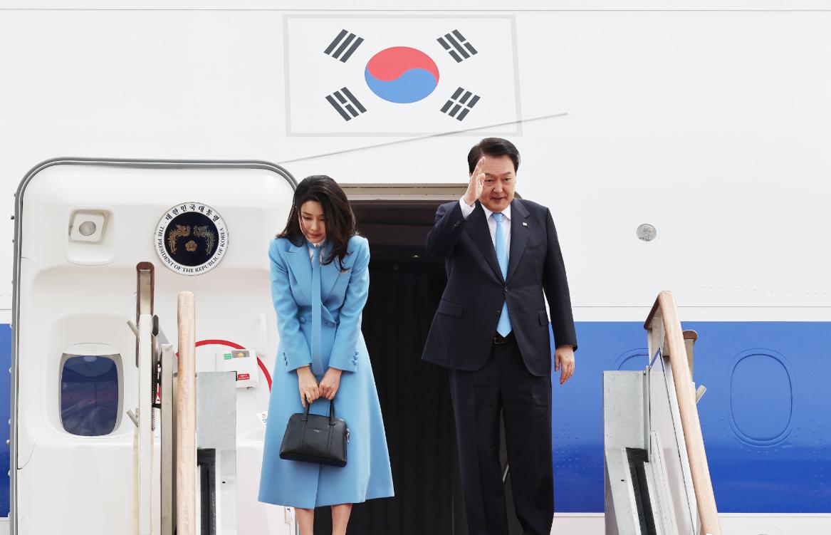 韩国第一夫人穿着,韩国第一夫人绿色礼服