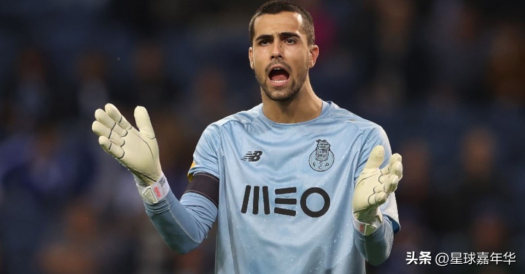 曼联巨星联手c罗,24岁c罗曼联和巴萨比赛