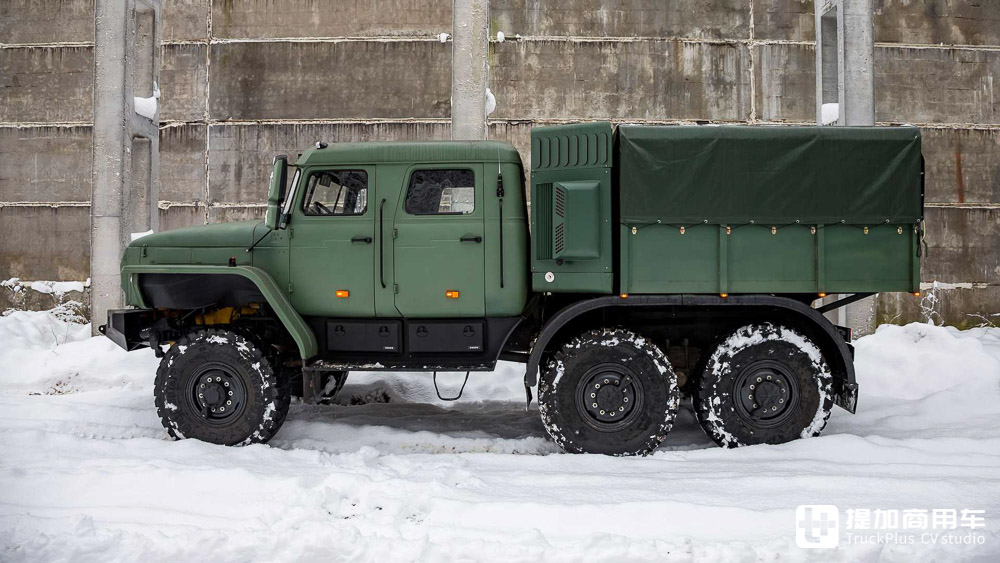 乌拉尔4320军用卡车穿越西伯利亚,遥控乌拉尔4320型6x6越野卡车