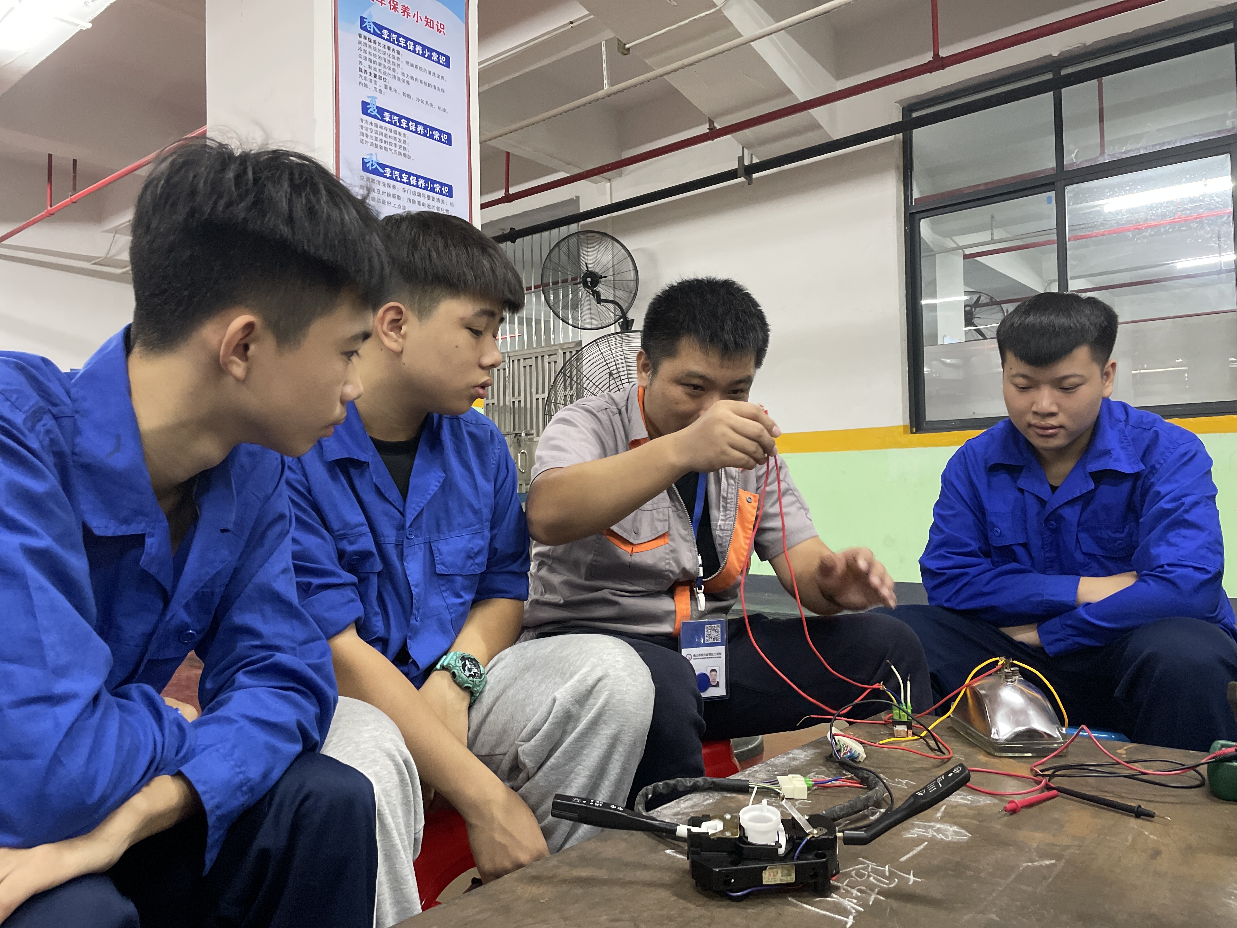 男孩初中毕业学什么专业更好就业,男生初中毕业学什么专业前途最好