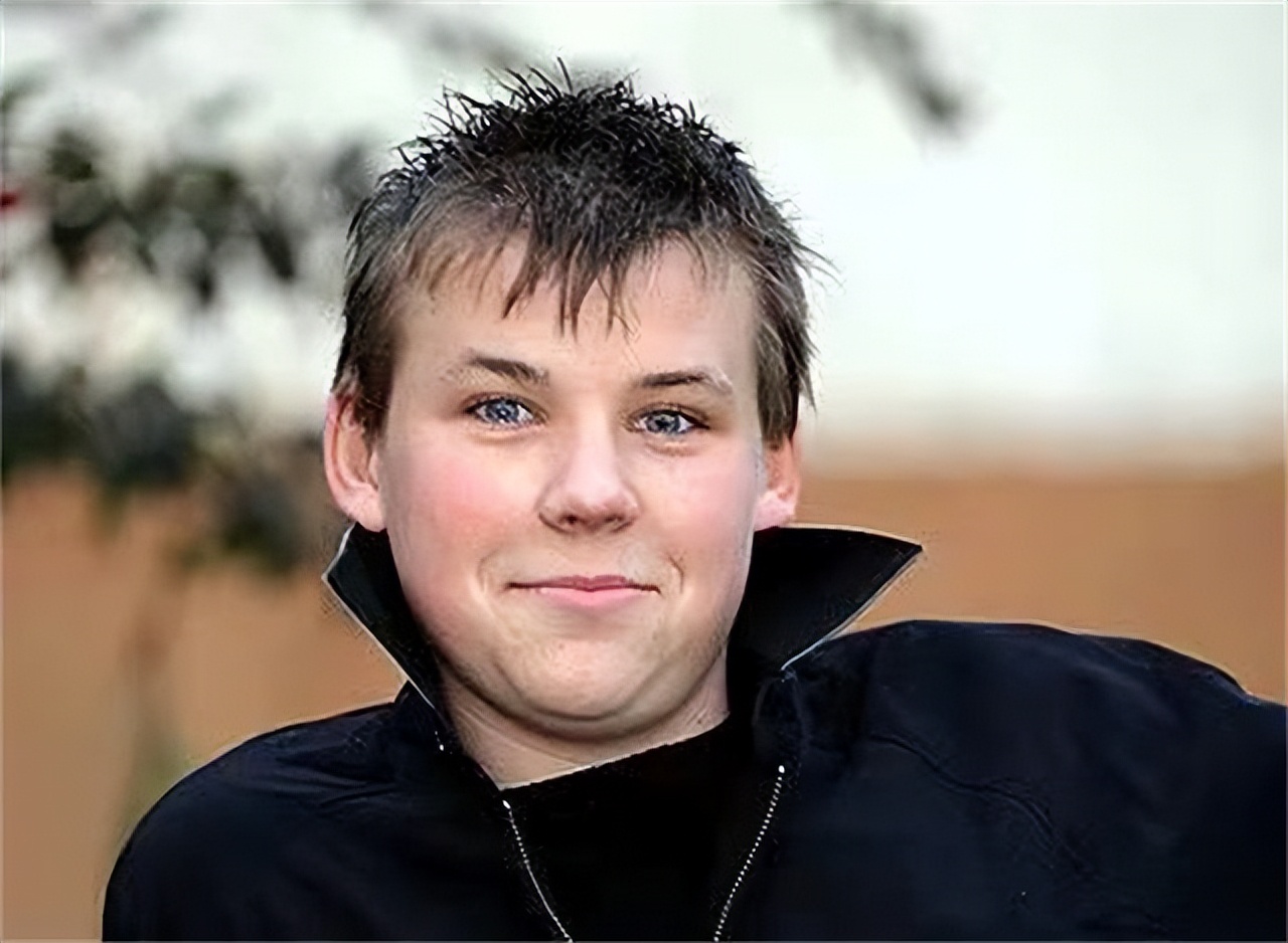 英国13岁男孩长大后现状,英国13岁小男孩现状