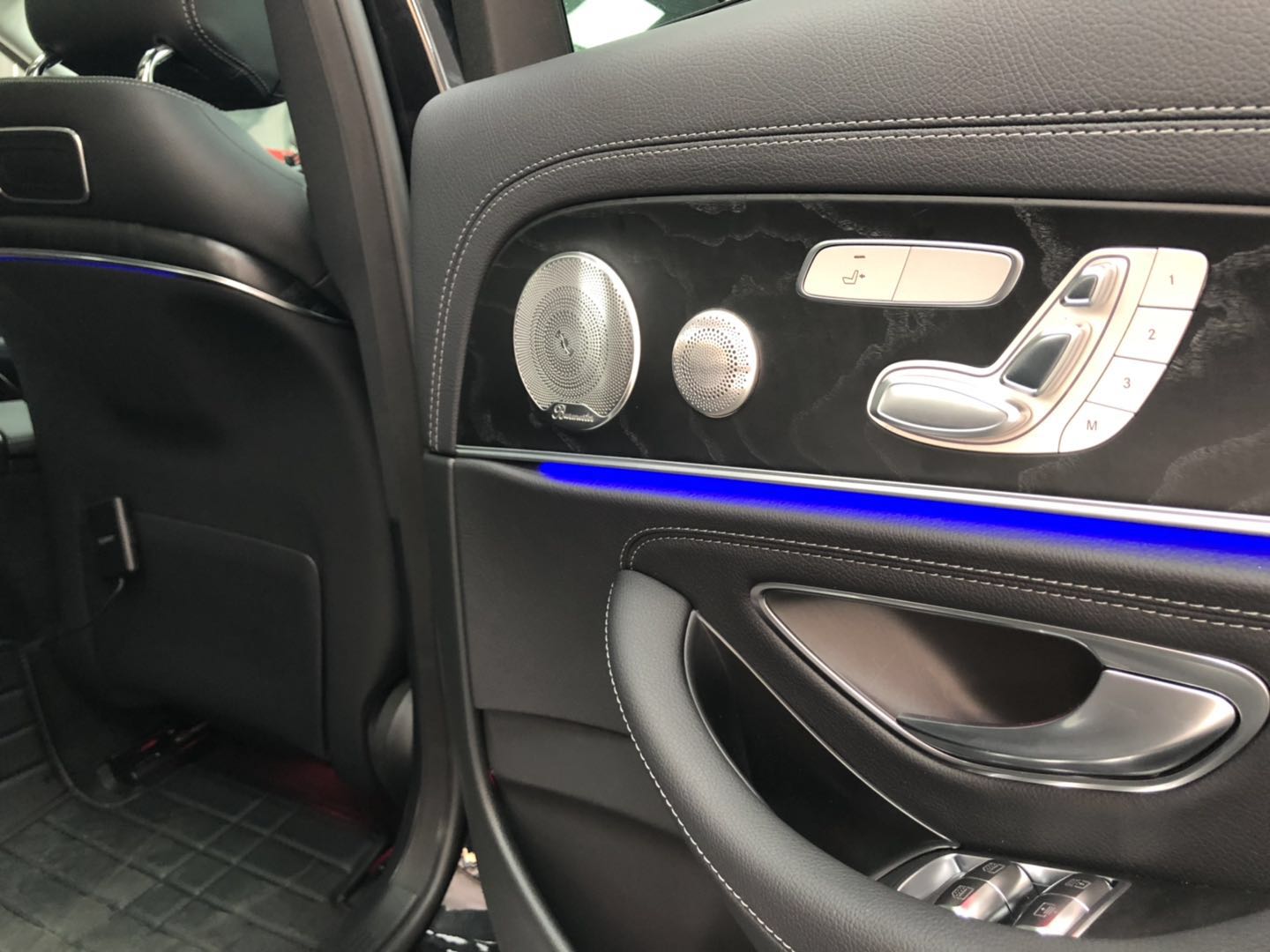 22款奔驰e300柏林之声音响效果,19款奔驰e300l改装柏林音响多少钱