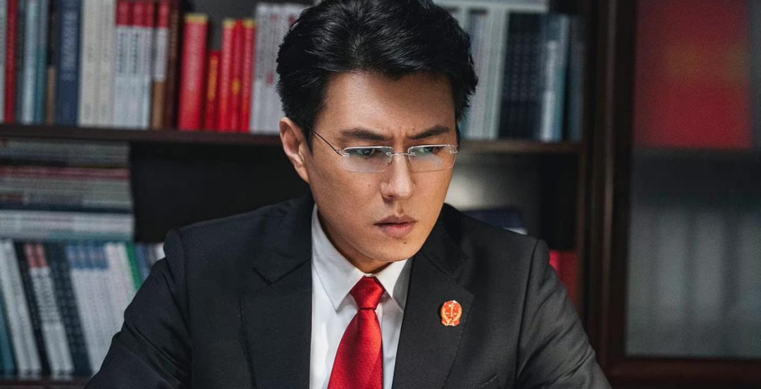 给2022年“进步最大的十位男演员”排个名：靳东第十，王骁第二