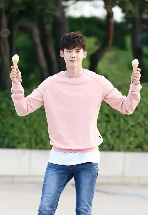 舍不得为你花钱的人一定不爱你,男朋友为你花钱未必是好事